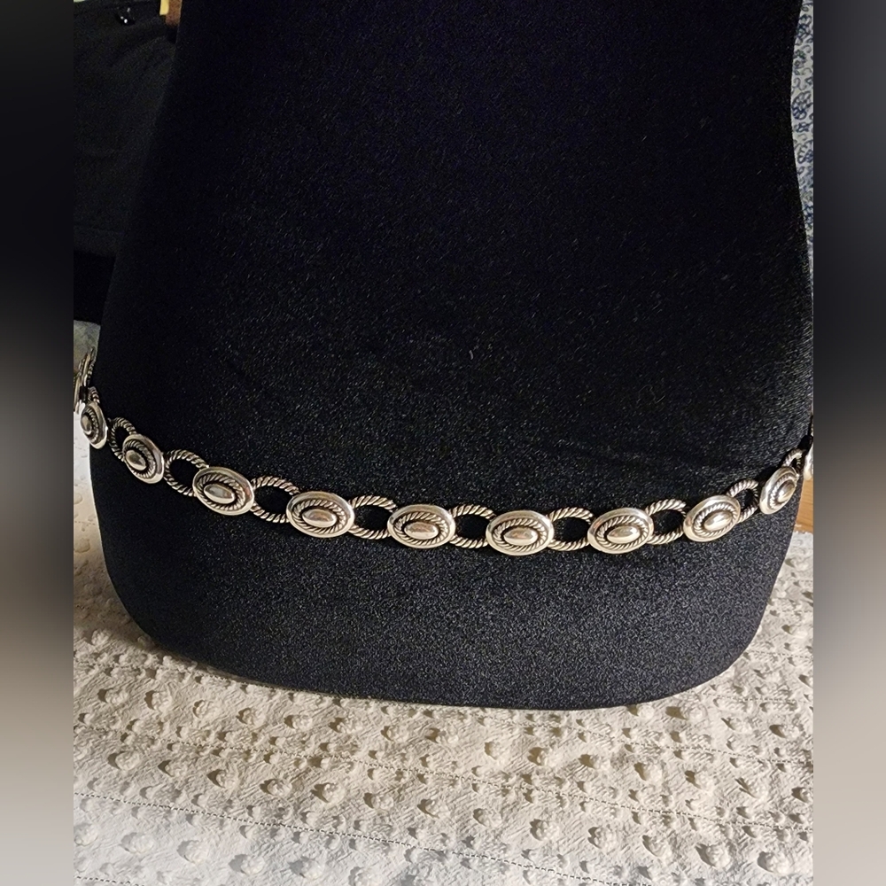 Vintage Hunt Club silver and leather belt.